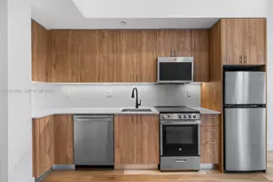 650 SW 1st St, Miami, FL 33130 - Photo 3