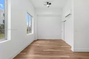 650 SW 1st St, Miami, FL 33130 - Photo 5