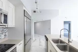 55 SE 6th St, Miami, FL 33131 - Photo 15