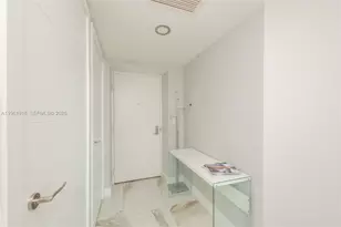 55 SE 6th St, Miami, FL 33131 - Photo 29