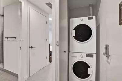 121 NE 5th Street #807, Miami, FL 33132 - Photo 5
