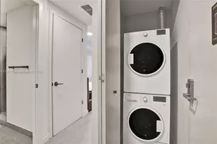 121 NE 5th St, Miami, FL 33132 - Photo 5