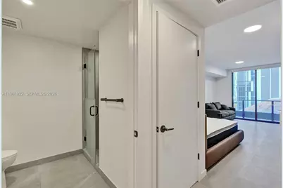 121 NE 5th Street #807, Miami, FL 33132 - Photo 3