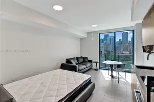 121 NE 5th St, Miami, FL 33132 - Photo 9