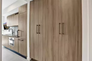 121 NE 5th St, Miami, FL 33132 - Photo 7