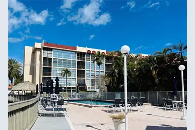 2001 Atlantic Shores Blvd #409, Hallandale Beach, FL 33009 - Photo 3