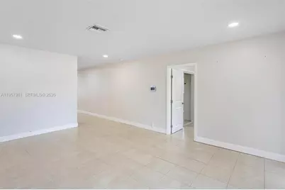 3241 NE 17th Ave #S, Oakland Park, FL 33334 - Photo 9