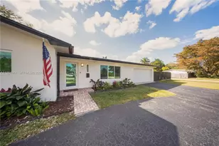 10880 SW 120th St, Miami, FL 33176 - Photo 3
