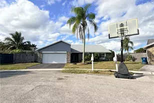 9425 NW 46th St, Sunrise, FL 33351 - Photo 3