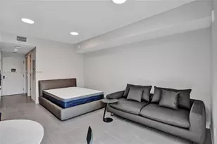 121 NE 5th St, Miami, FL 33132 - Photo 15