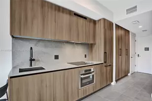 121 NE 5th St, Miami, FL 33132 - Photo 25