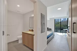 121 NE 5th St, Miami, FL 33132 - Photo 3