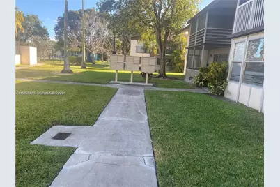 335 W Laurel Dr #1M, Margate, FL 33063 - Photo 1