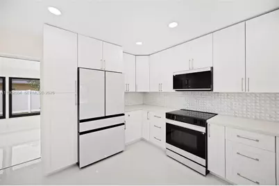 21 SE 7th St, Pompano Beach, FL 33060 - Photo 15