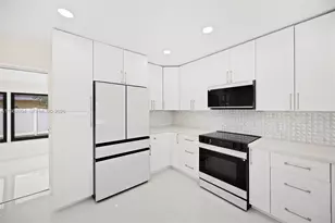 21 SE 7th St, Pompano Beach, FL 33060 - Photo 15