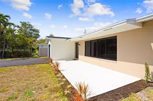 21 SE 7th St, Pompano Beach, FL 33060 - Photo 3