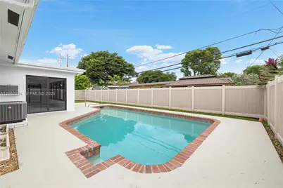 21 SE 7th St, Pompano Beach, FL 33060 - Photo 35