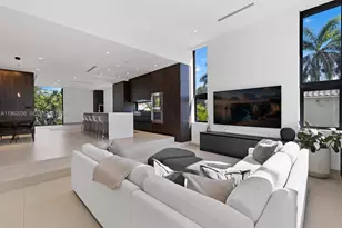 621 W 44th St, Miami Beach, FL 33140 - Photo 9