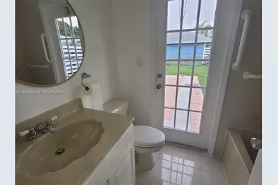 10304 SW 139th Pl, Miami, FL 33186 - Photo 9
