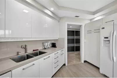 2000 Island Blvd #401, Aventura, FL 33160 - Photo 15
