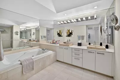 2000 Island Blvd #401, Aventura, FL 33160 - Photo 37