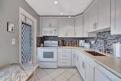 4000 NW 44th Ave #405, Lauderdale Lakes, FL 33319 - Photo 11