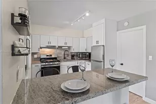 715 NE 6th St, Hallandale Beach, FL 33009 - Photo 9