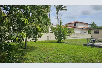 8891 SW 28th St, Miami, FL 33165 - Photo 21