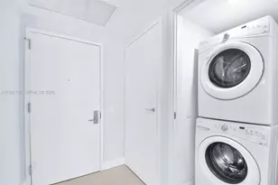 1300 Brickell Bay Dr, Miami, FL 33131 - Photo 25