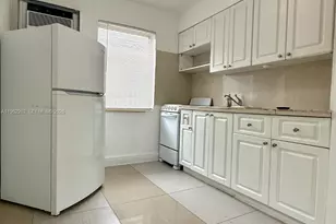 823 NE 10th St, Hallandale Beach, FL 33009 - Photo 15