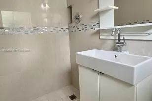 823 NE 10th St, Hallandale Beach, FL 33009 - Photo 11