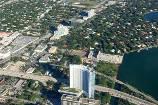 600 NE 36th St, Miami, FL 33137 - Photo 13