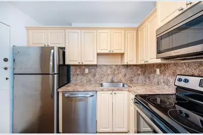 2899 Collins Ave #1505, Miami Beach, FL 33140 - Photo 9