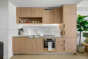 11 NE 6th St, Miami, FL 33132 - Photo 7