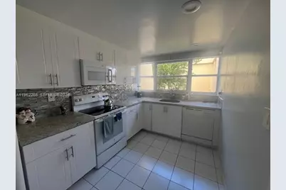 920 NE 199th St #4S, Miami, FL 33179 - Photo 3
