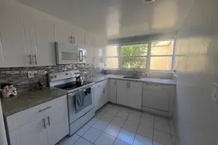 920 NE 199th St, Miami, FL 33179 - Photo 3