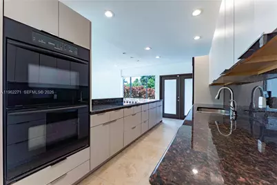 636 Hibiscus Dr #0, Hallandale Beach, FL 33009 - Photo 17