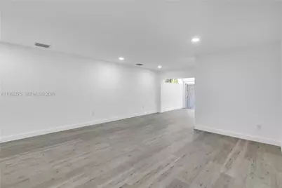 7412 Big Cypress Dr, Miami Lakes, FL 33014 - Photo 15