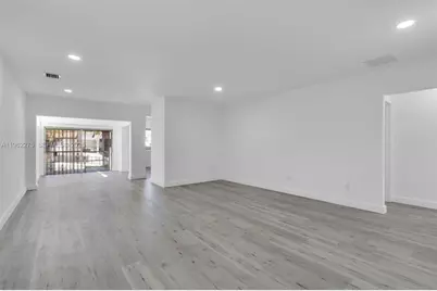 7412 Big Cypress Dr, Miami Lakes, FL 33014 - Photo 7