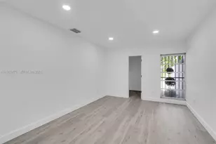 7412 Big Cypress Dr, Miami Lakes, FL 33014 - Photo 15