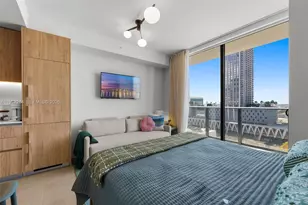 11 NE 6th St, Miami, FL 33132 - Photo 7