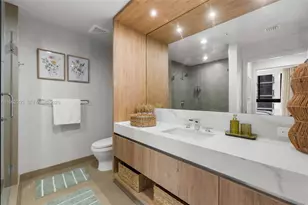 11 NE 6th St, Miami, FL 33132 - Photo 15