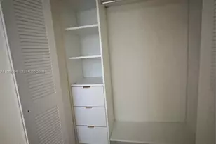 210 SW 11th St, Miami, FL 33130 - Photo 13