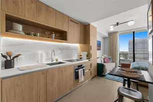 11 NE 6th St, Miami, FL 33132 - Photo 5