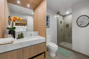 11 NE 6th St, Miami, FL 33132 - Photo 11