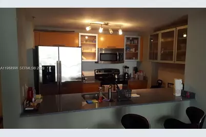 1200 Brickell Bay Dr #2506, Miami, FL 33131 - Photo 3