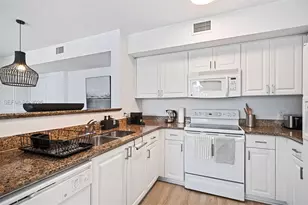 1155 Brickell Bay Dr, Miami, FL 33131 - Photo 7