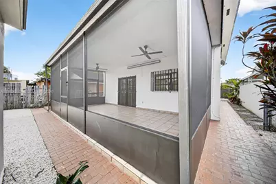 1285 W 42nd Pl, Hialeah, FL 33012 - Photo 47