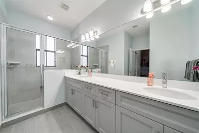 5016 NW 48th Ln, Tamarac, FL 33319 - Photo 9