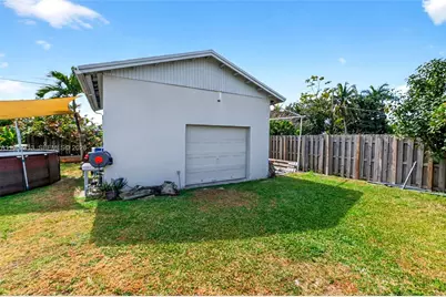 1630 NW 10th St, Homestead, FL 33030 - Photo 3